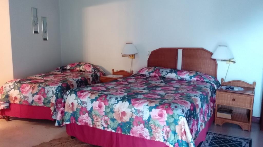 Hotel Relax Resort Montego Bay Buitenkant foto