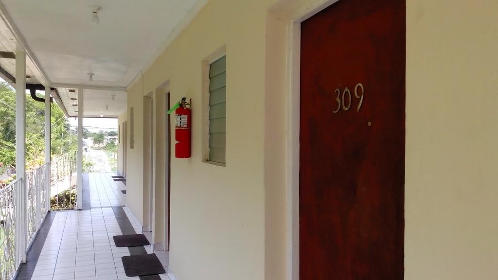Hotel Relax Resort Montego Bay Buitenkant foto