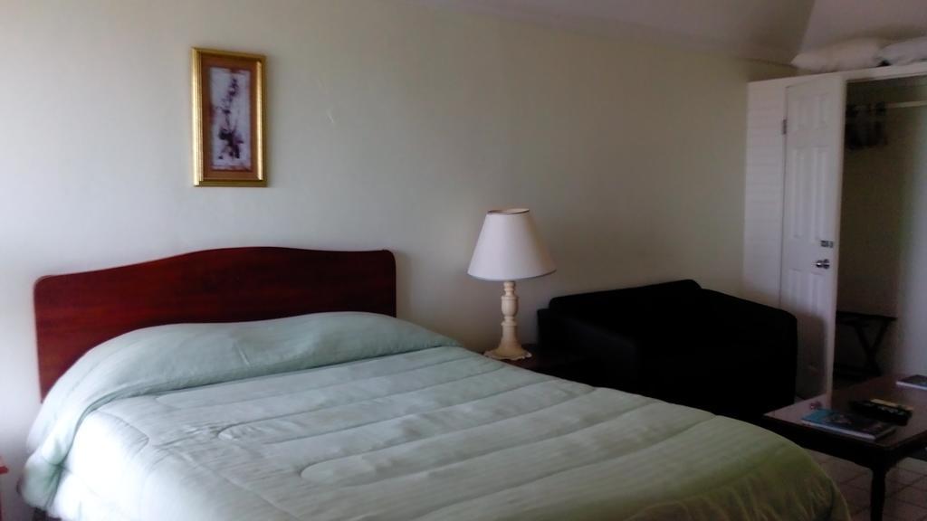 Hotel Relax Resort Montego Bay Buitenkant foto