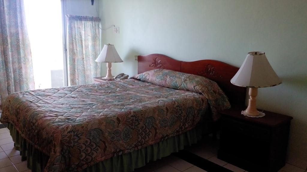 Hotel Relax Resort Montego Bay Buitenkant foto