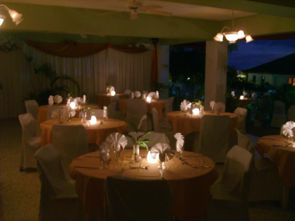 Hotel Relax Resort Montego Bay Buitenkant foto