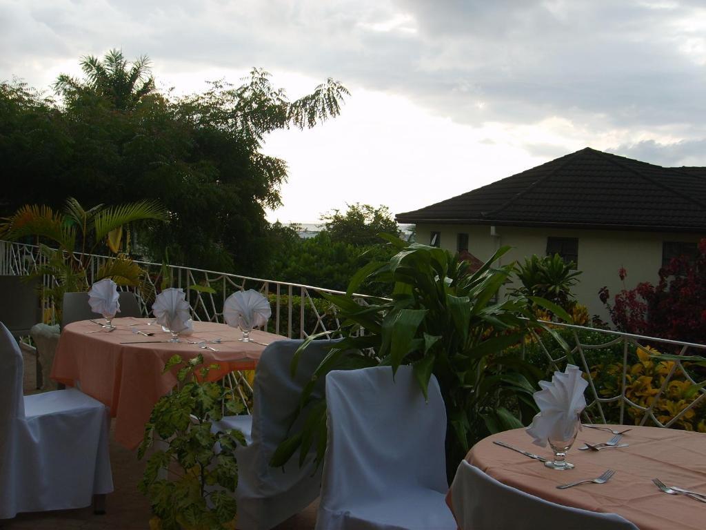 Hotel Relax Resort Montego Bay Buitenkant foto